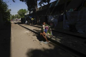 Migrantes venezolanos quedan varados en México y los cruces ilegales a EEUU disminuyen