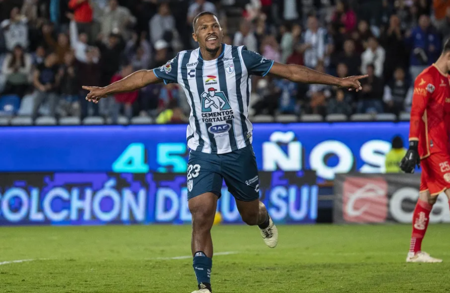 Salomón Rondón desafía en pleno estadio Azteca al campeón América