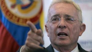 Álvaro Uribe arremete contra senador colombiano por el caso de soborno de testigos