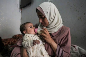 Maternidad en Gaza: mujeres crían a bebés de otras que conocieron en medio de la guerra