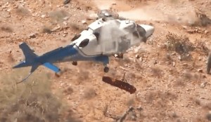 VIDEO: Un helicóptero fue a rescatar a una abuela en el pico de una montaña en Arizona y casi la mata