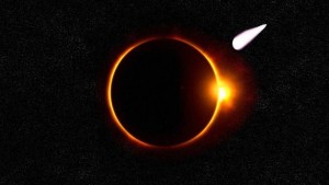 El “cometa del diablo” aparece para robarle el protagonismo al eclipse total de Sol