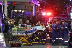 “Héroe anónimo”: Enfrentó al atacante de Sídney en una escalera mecánica e impidió que la matanza fuera peor (VIDEO)