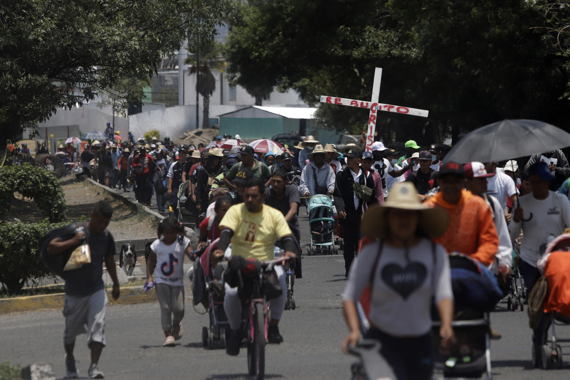Caravana de medio millar de migrantes, entre ellos venezolanos, llegó al centro de México