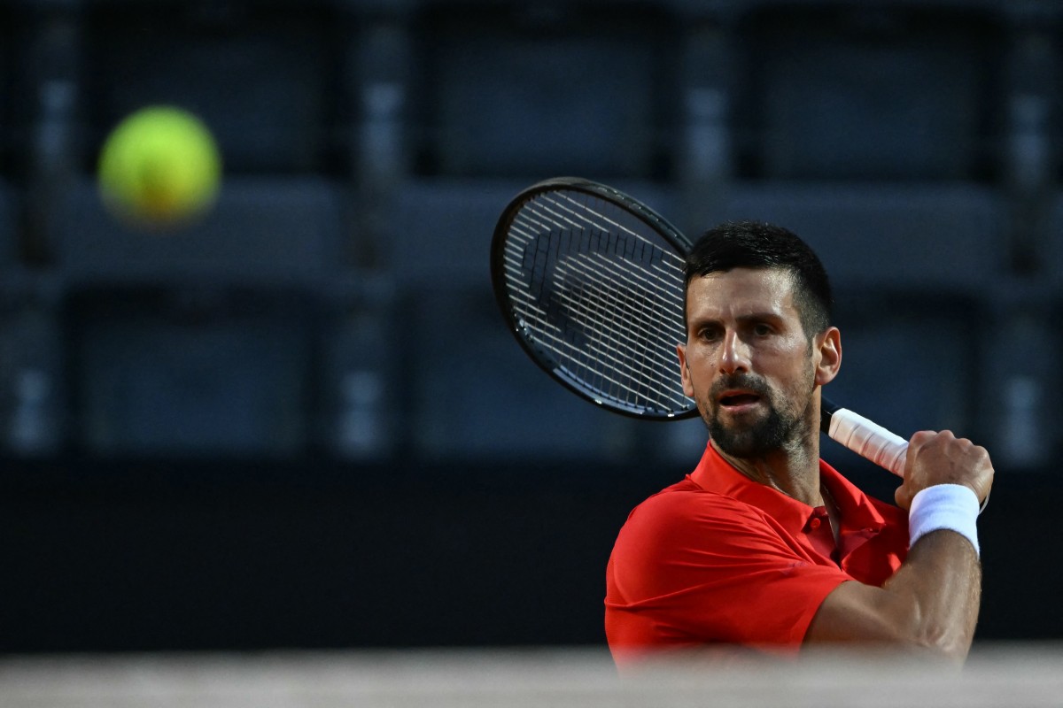 Djokovic comenzó el Master de Roma con victoria, pero sufrió un golpe en la cabeza
