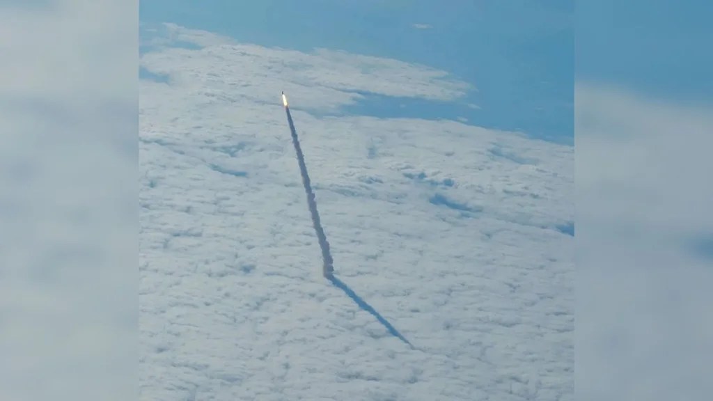 VIRAL: ¿Es real la impresionante FOTO de un cohete saliendo de la Tierra?