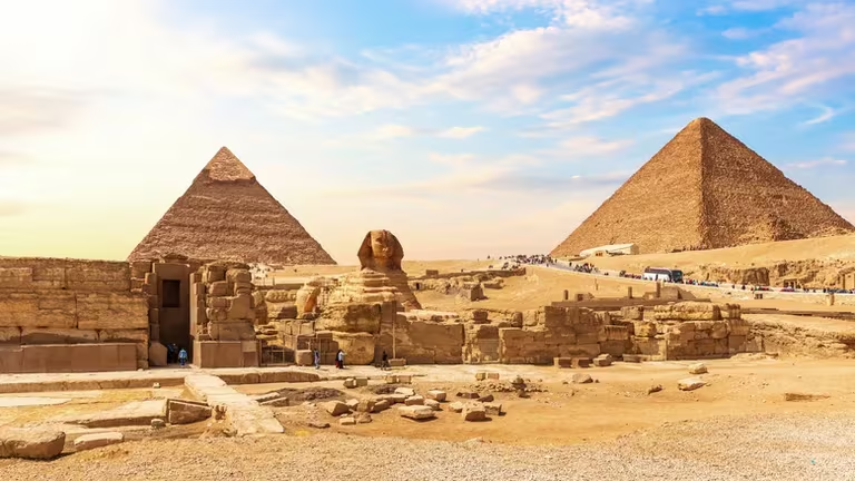 Misteriosa estructura hallada cerca de las pirámides de Guiza desconcierta a los científicos