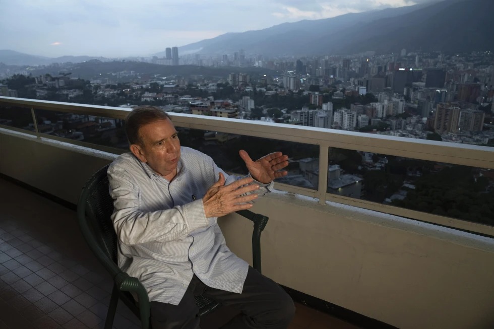 AP: Edmundo González lanzará su campaña presidencial este mes