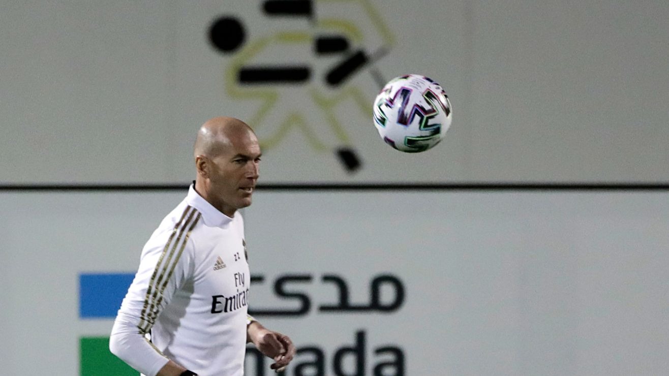Aún tiene magia: A sus 51 años Zinedine Zidane sorprendió a todos con el balón (VIDEO)