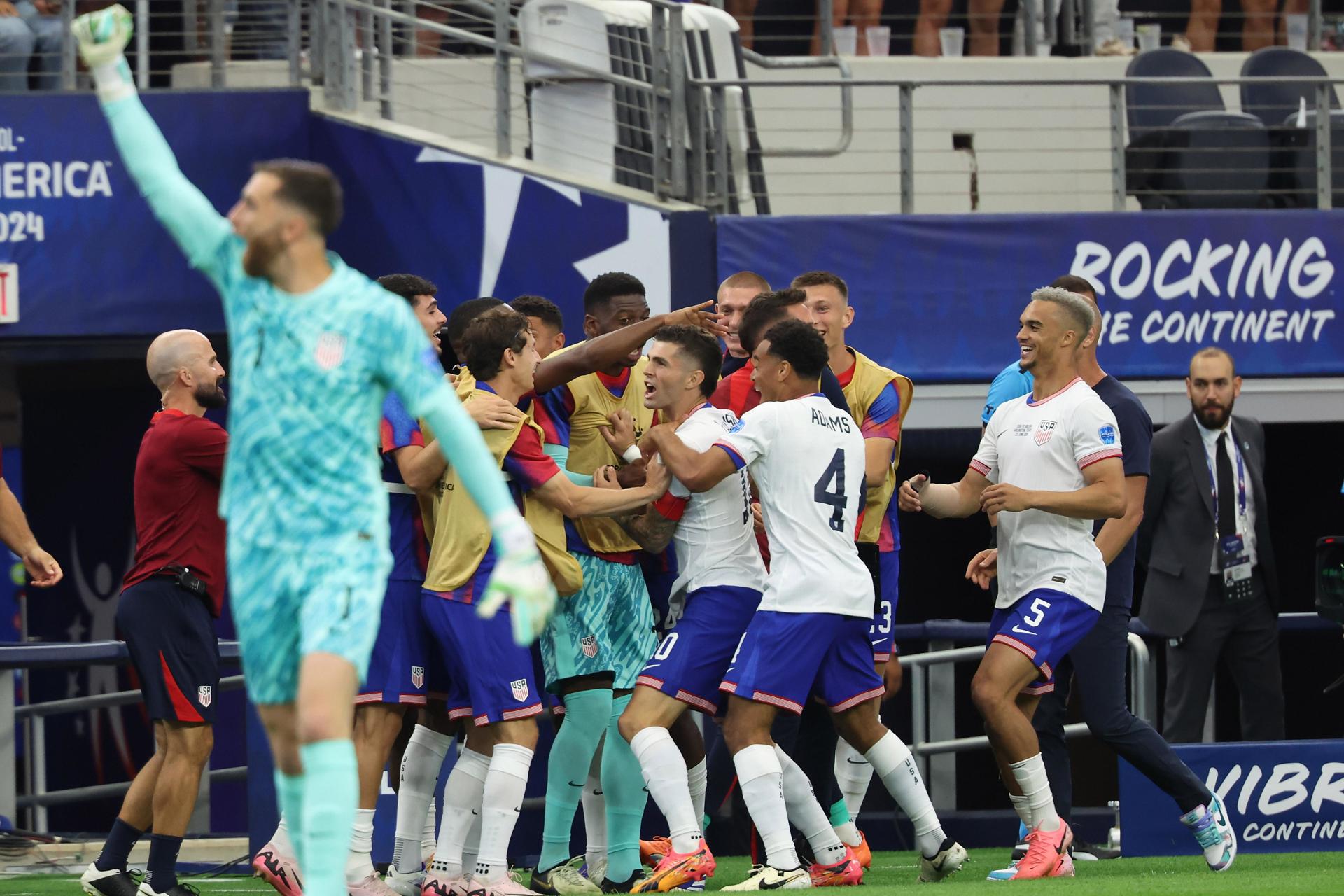El anfitrión EEUU debutó en la Copa América con cómodo triunfo ante Bolivia