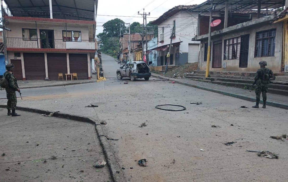 Atacan con explosivos, a plena luz, el comando policial de la ciudad colombiana de Popayán