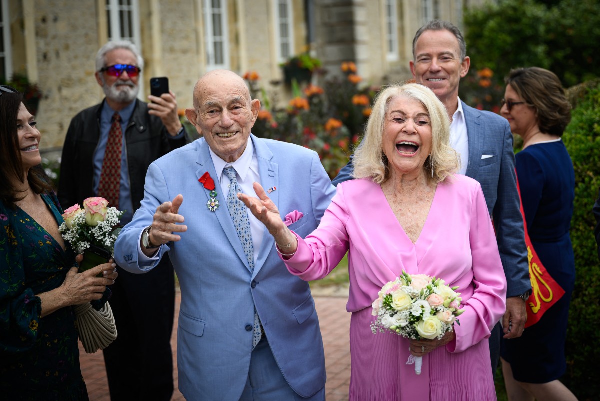 Veterano de la Segunda Guerra Mundial se casó a los 100 años en Normandía tras conmemoración del “Día D”