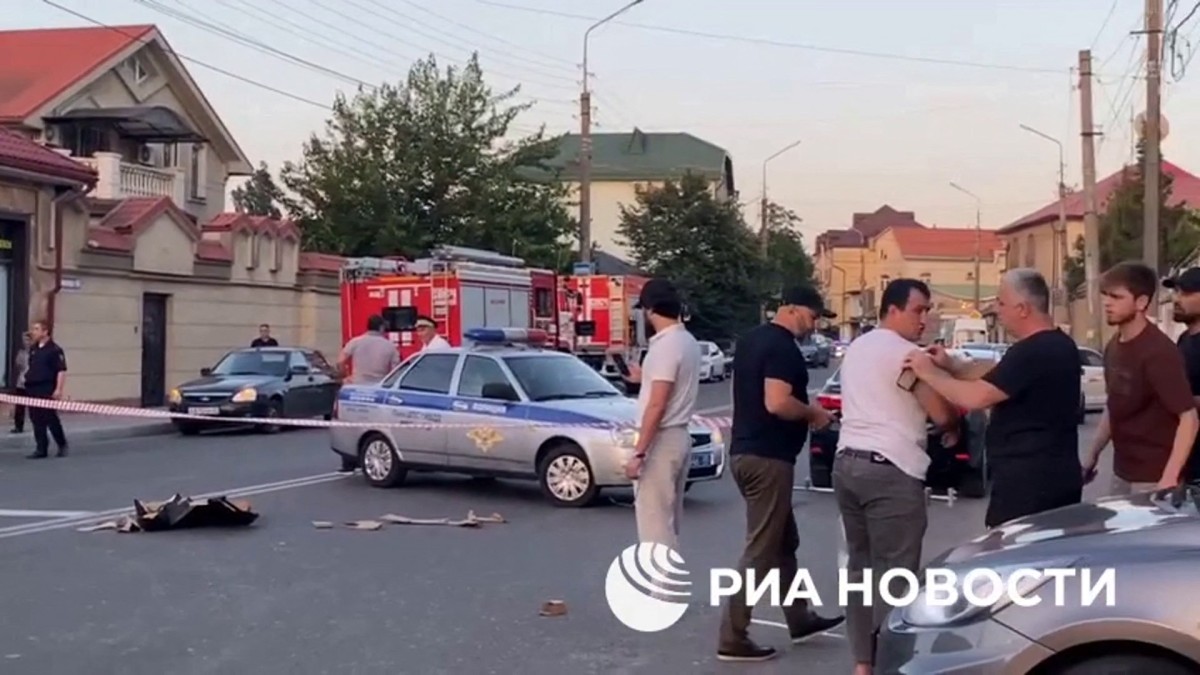 Policía rusa bloqueó todos los accesos a la capital de Daguestán tras ataques terroristas