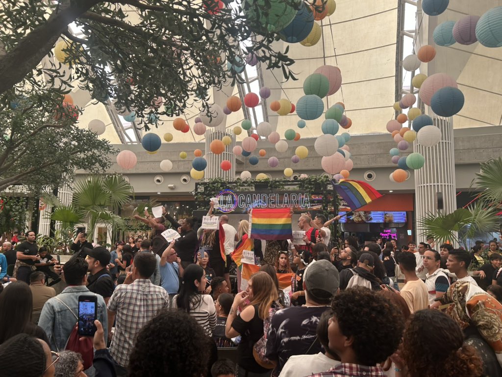 Activistas protestaron en centro comercial de Caracas tras discriminación a pareja gay (Imágenes)