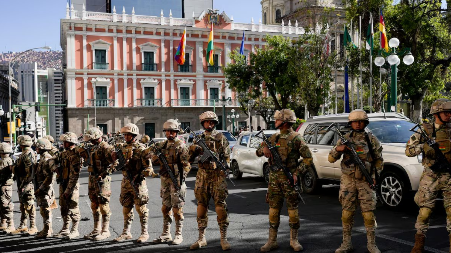 Tropas de asalto bolivianas tomaron predios del palacio de gobierno en La Paz