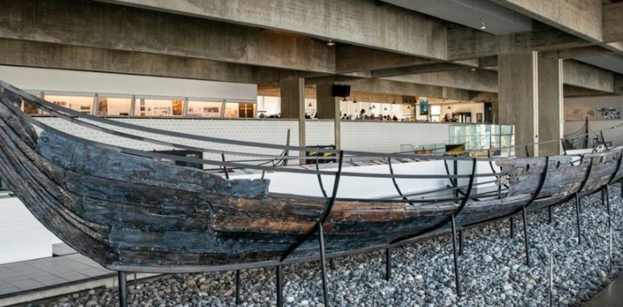 Herreros daneses reconstruyen un barco vikingo de hace mil años para descifrar sus secretos