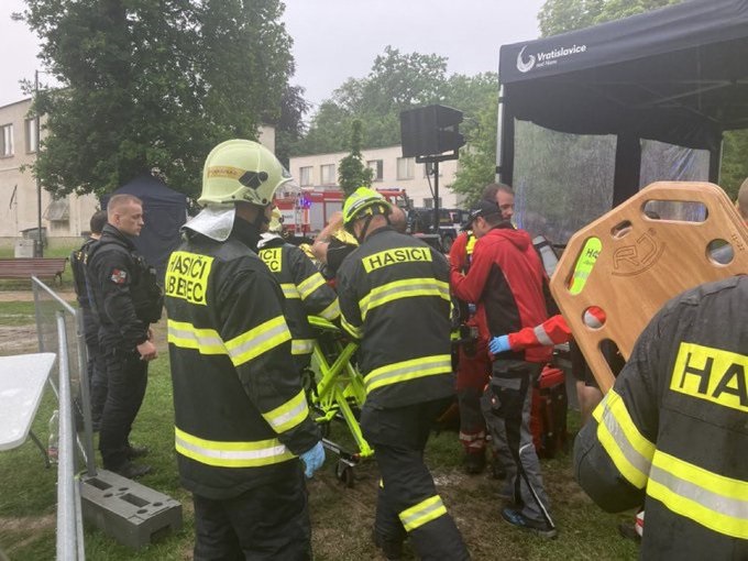 Tragedia en República Checa: un rayo deja al menos 13 heridos durante una actividad infantil en un parque