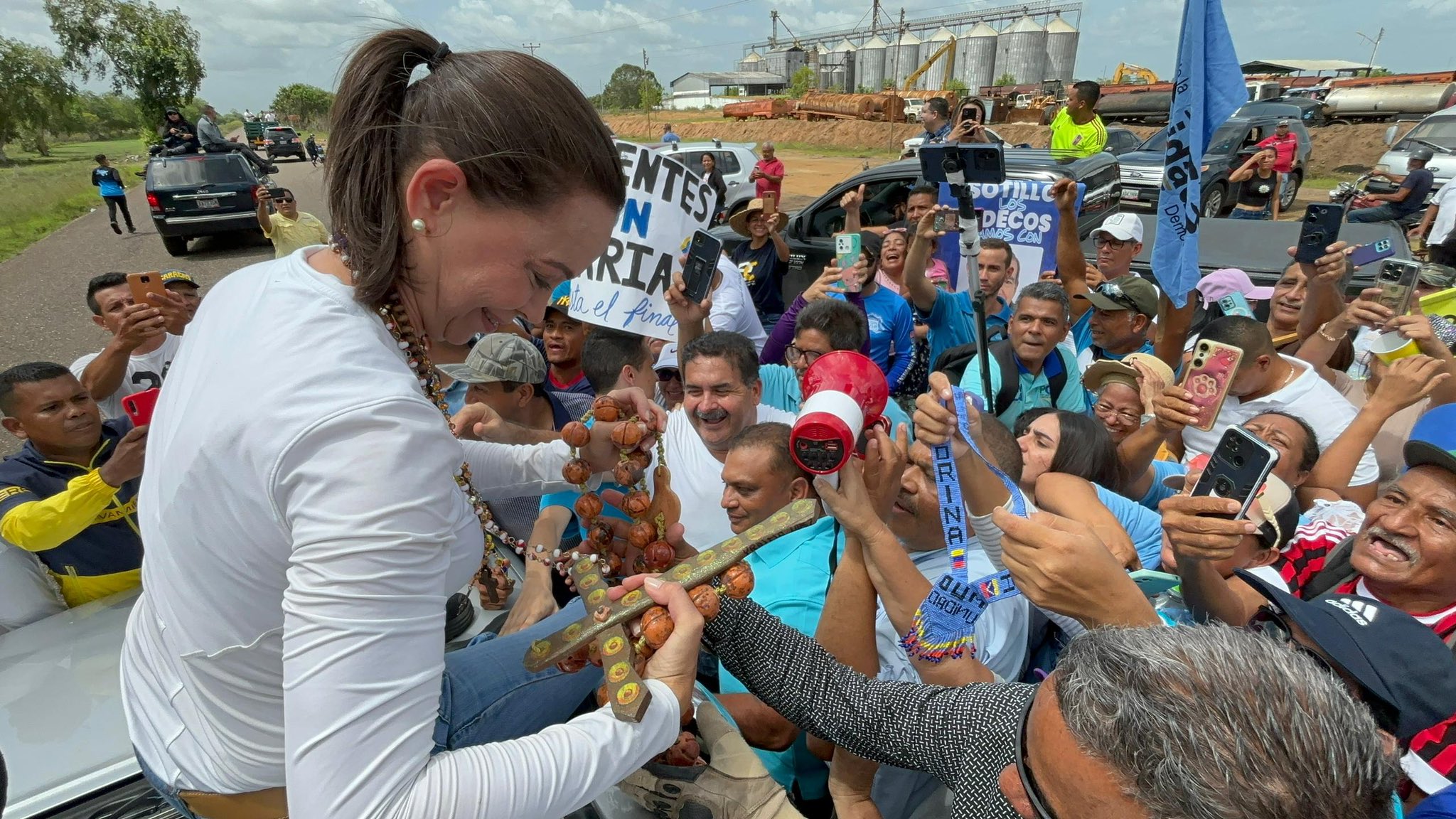 Así esperaban a María Corina Machado en varios puntos del camino en Sotillo, estado Monagas (FOTOS)