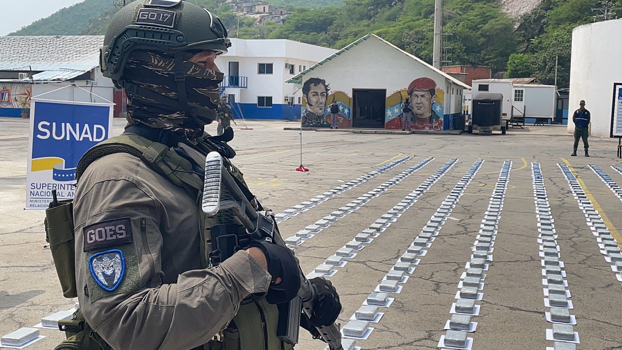 Armada francesa incautó 1,1 toneladas de cocaína en un barco venezolano en el Caribe