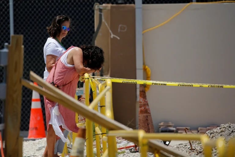 La ciudad de Surfside recordó a los 98 fallecidos al cumplirse tres años del colapso del edificio