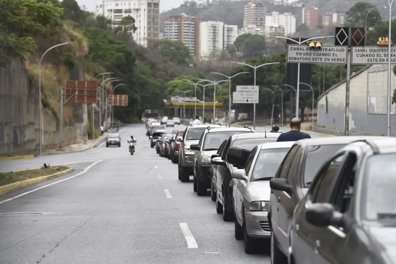 Bloomberg Línea: ¿Qué hay detrás de la disparada de venta de carros en Venezuela?