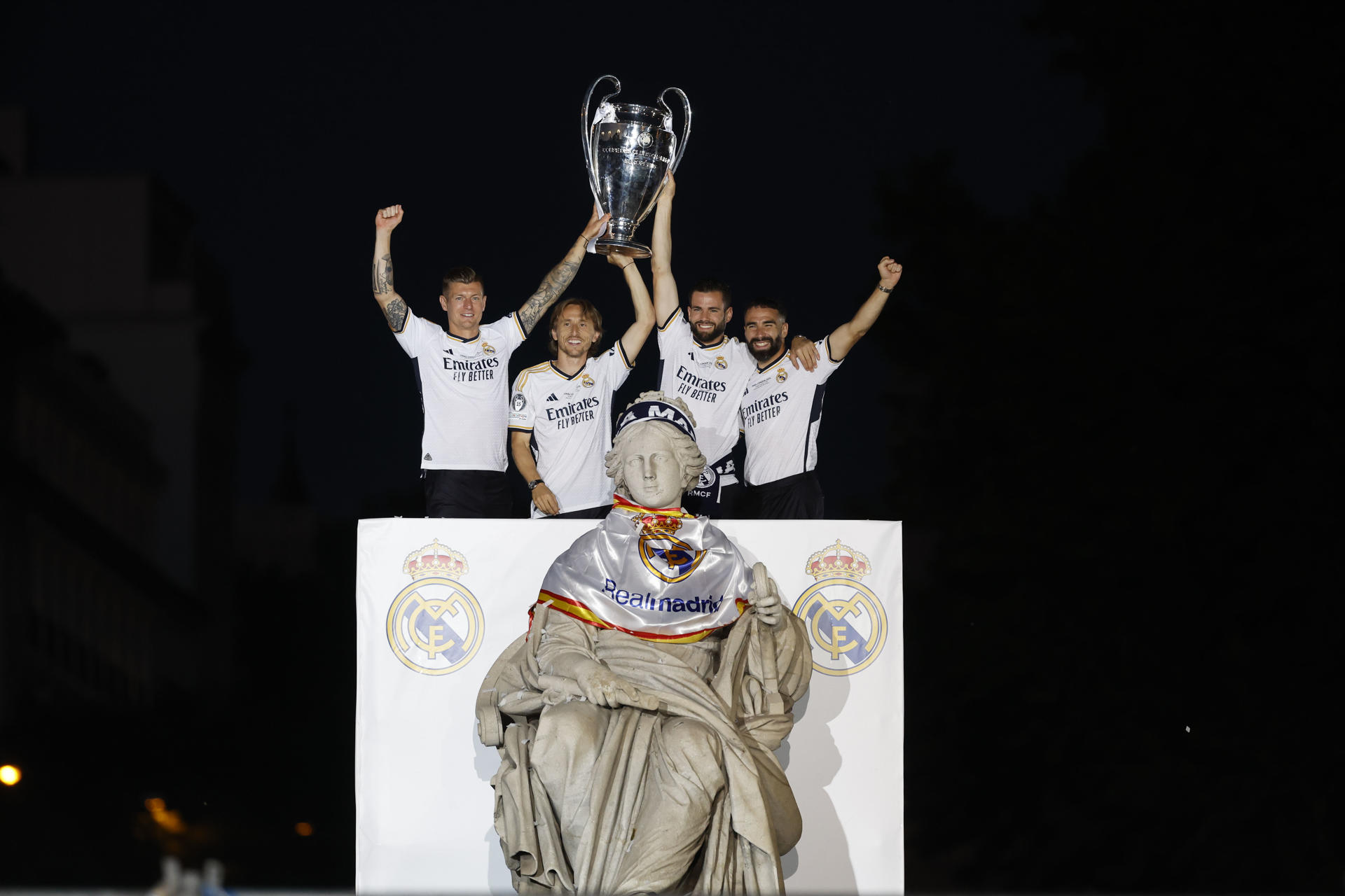 Kroos, el gran protagonista de una fiesta del madridismo en Cibeles (FOTOS)