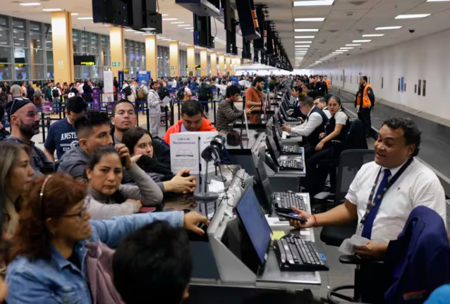 Fiscalía peruana investiga a empresa estatal por un fallo en la pista del aeropuerto de Lima