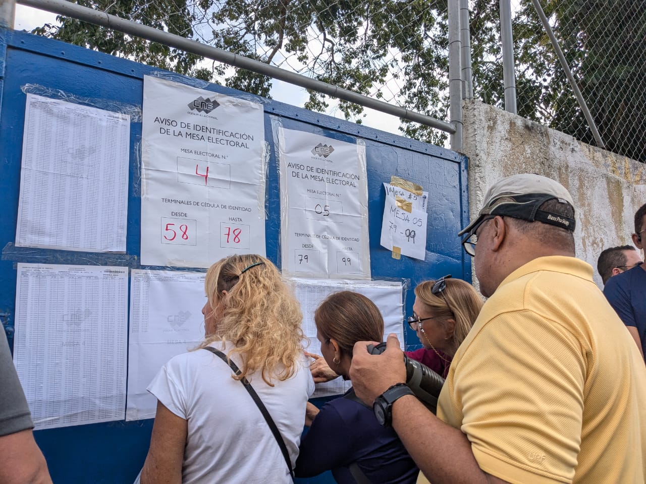 Electores denuncian que les piden escanear cédula para votar en el Colegio Padre Seijas de Naguanagua