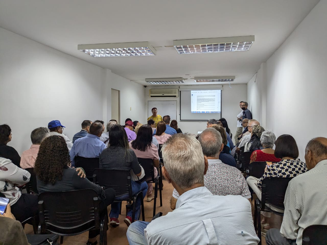 Presentan el programa de gobierno “Venezuela Tierra de Gracia” a la comunidad universitaria en Carabobo