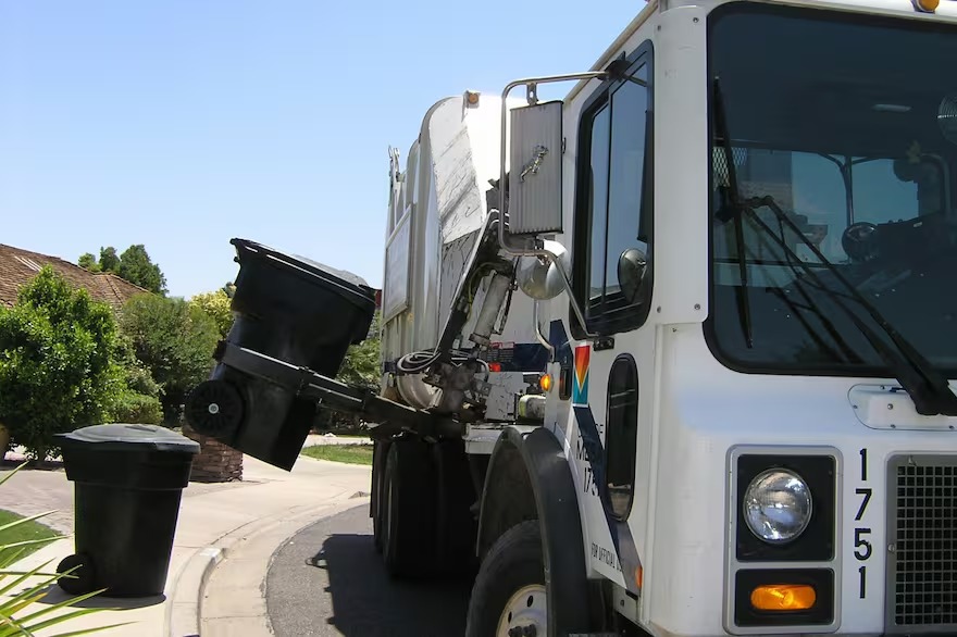 Golpe al bolsillo: así sería el nuevo incremento de precios de un servicio público crucial en Miami-Dade