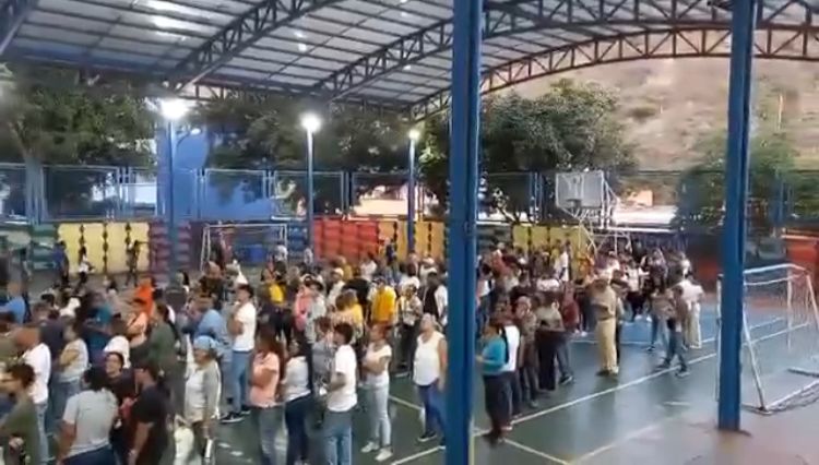 Listados electorales de la escuela Manuel Segundo Sánchez  en Maiquetía “aparecieron”