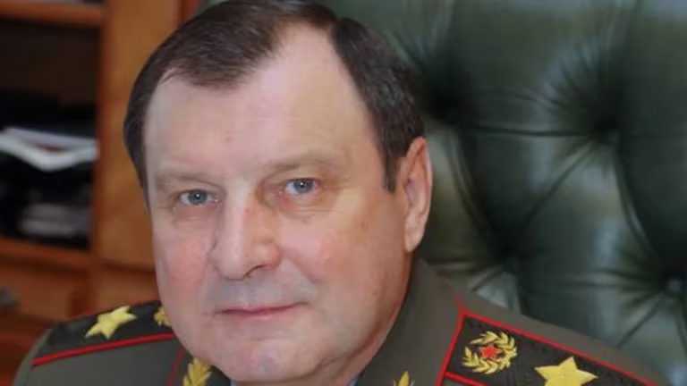 Putin extiende la purga en el Ejército: encarceló a otro distinguido alto cargo militar y lo acusa de corrupción