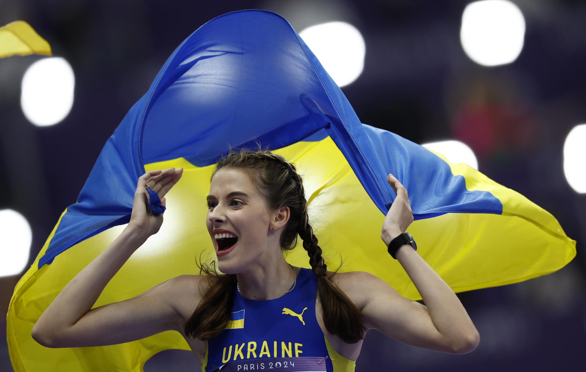 Noah Lyles y Yaroslava Mahuchikh ponen en pie al Estadio de Francia