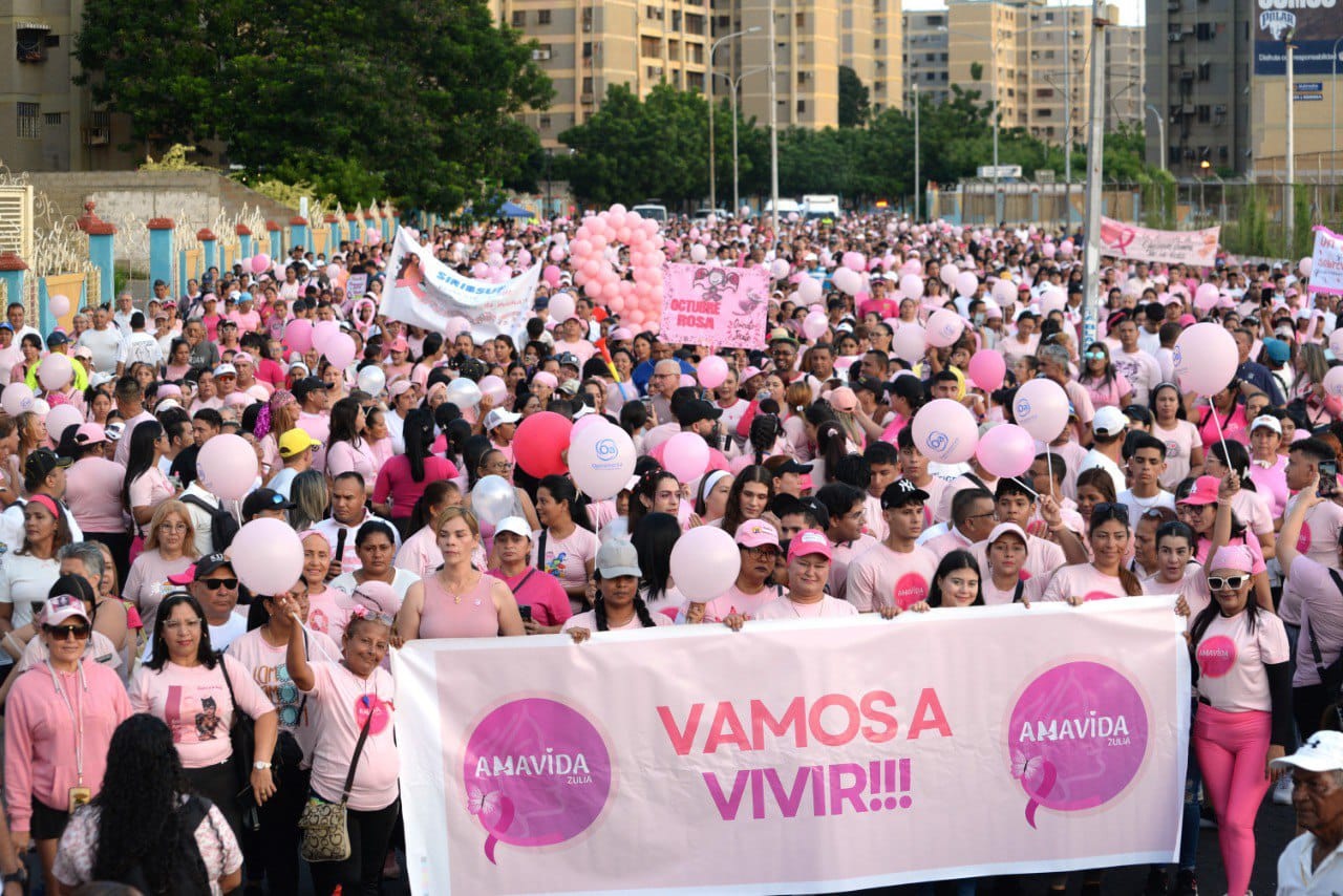 Zulianos realizan caminata para conmemorar la lucha contra el cáncer de mama